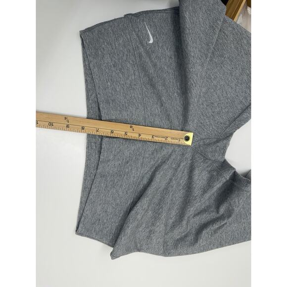 Nike Womens Capris Size Small Gray Nike Sports Short Dry Fit - Picture 8 of 10
